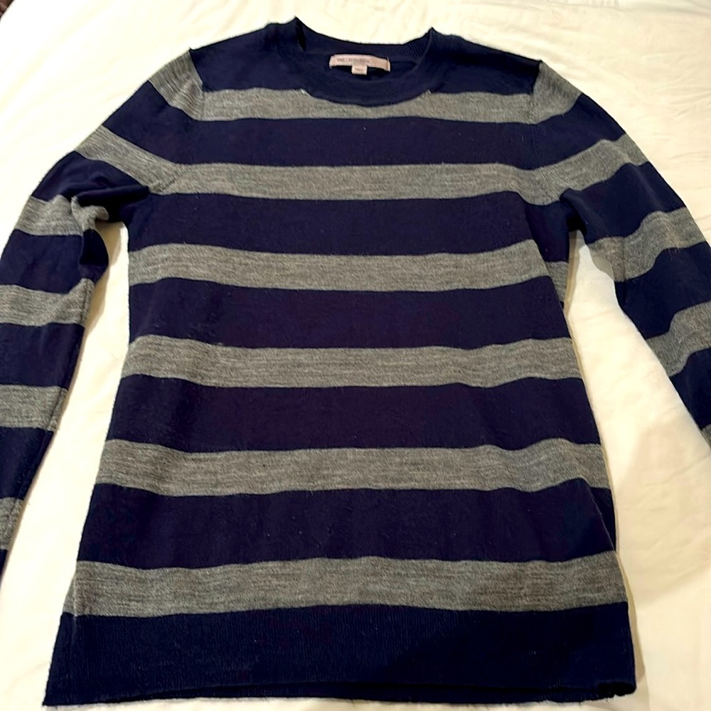 Gap sweater